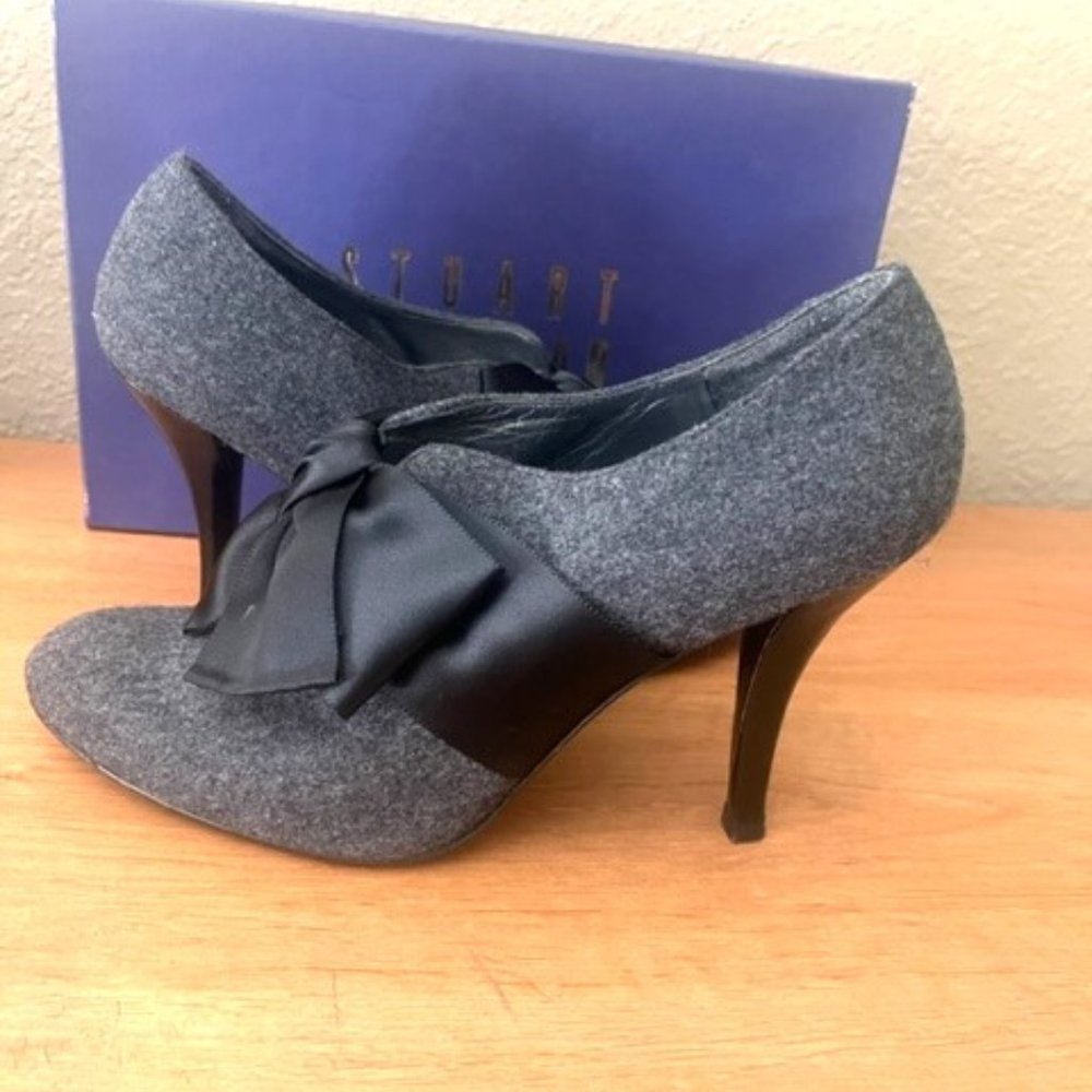 Stuart Weitzman Grey Flannel Pump with Satin Bow, Size 9M